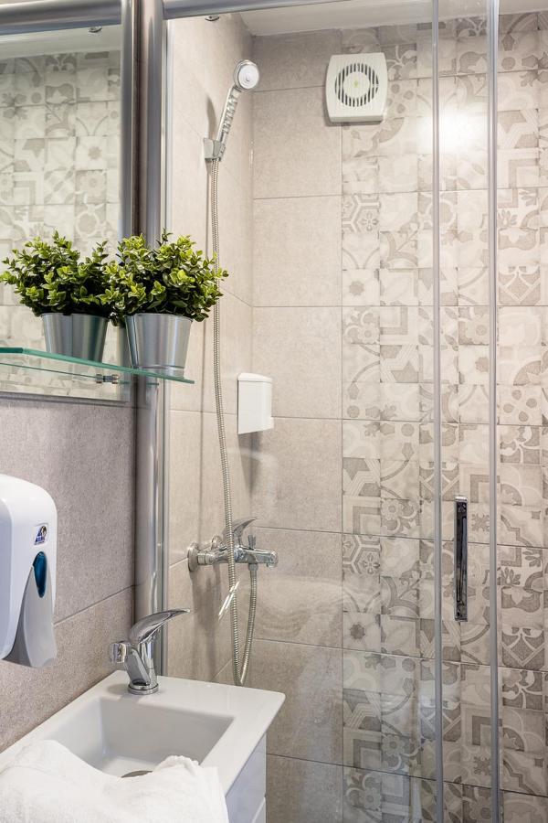 Kostovski Rooms-near E75 To Greece Apartment
