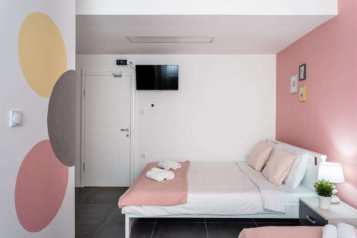 Kostovski Rooms-near E75 To Greece Apartment *