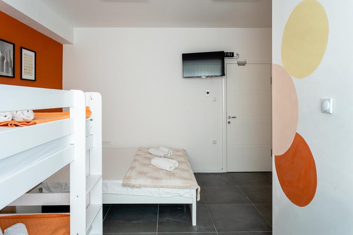 Kostovski Rooms-near E75 To Greece