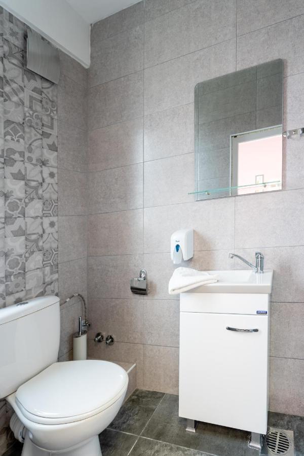 Kostovski Rooms-near E75 To Greece *